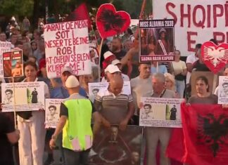 Dita e 72-të e protestës, qytetarët mblidhen para Kryeministrisë
