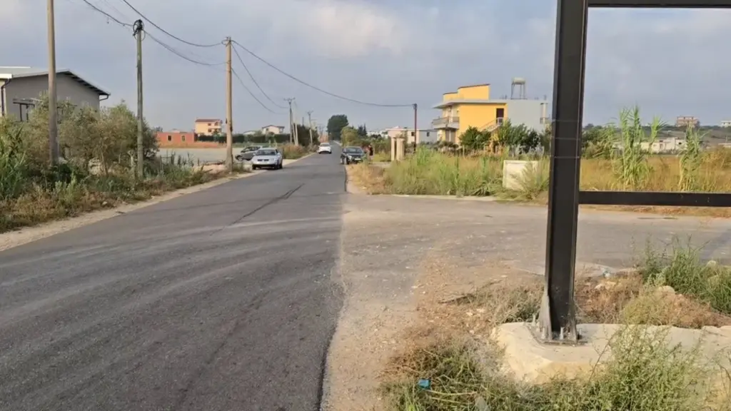 Aksidenti tragjik në Manzë  identifikohen tri viktimat dhe dy të plagosurit  16 vjeçari transportohet drejt Tiranës në gjendje të rëndë
