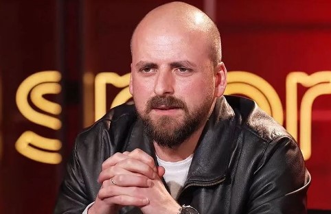 Pëhapi informacione  fake  për transferimin e yllit të Bajernit  arrestohet gazetari sportiv  Po vë kokën në rrezik 