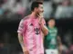 Messi rikthehet në fushë pas humbjes së babait, pritet me ovacione të mëdha nga stadiumi. Inter Miami eliminohet nga Kupa e Ligës