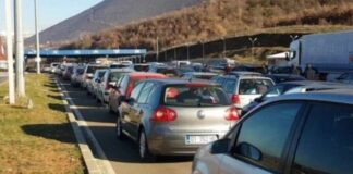 Fluks i lartë dhe rekord në kufirin me Kosovën, në pesë orë hynë rreth 25 mijë persona dhe mbi 8 mijë mjete! Destinacion bregdeti