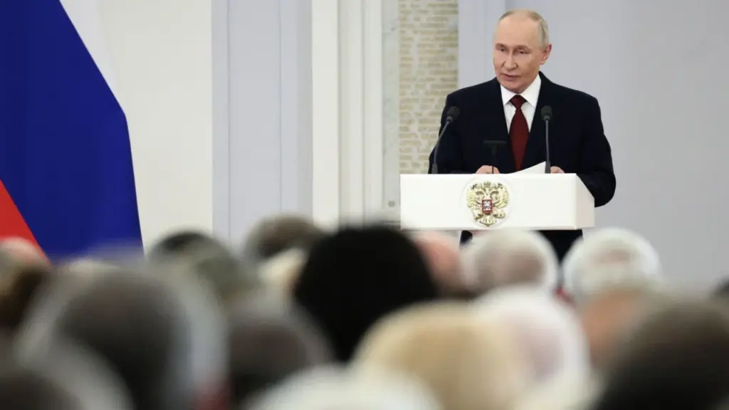 Sulmet ukrainase  alarmojnë  Kremlinin  Putin ashpërson masat  i jep shtetit të drejtën të marrë kontrollin e bizneseve të pambrojtura nga dronët