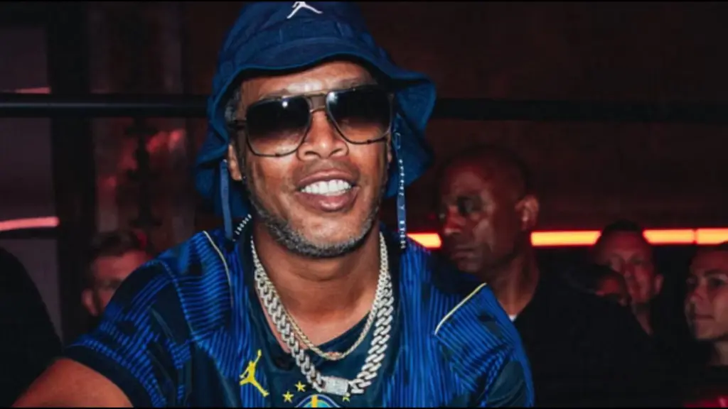 Ronaldinho  mes Ravennas dhe basketbollit  braziliani është në bisedime për blerjen e AS Monaco
