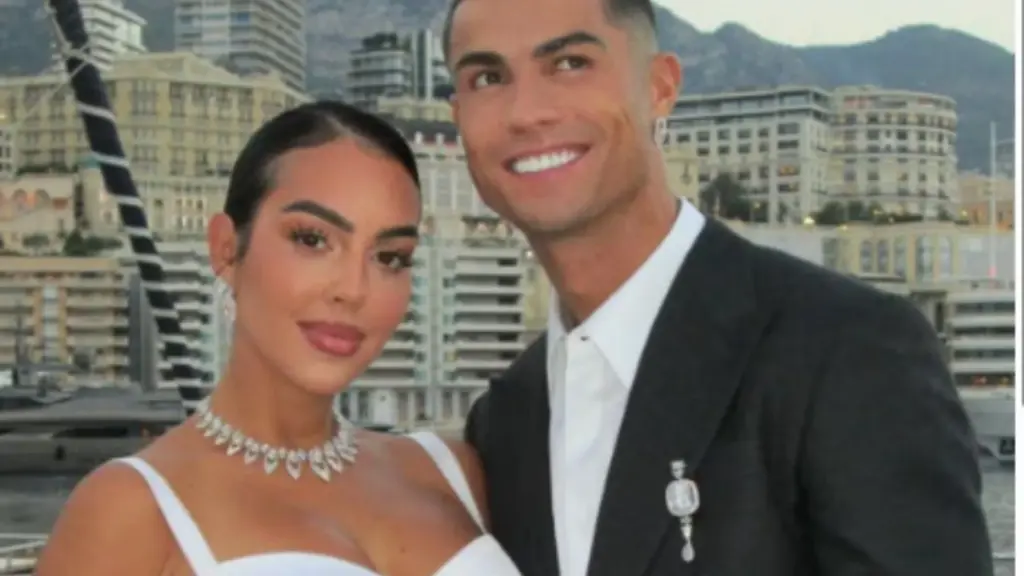 Cristiano Ronaldo dhe Georgina  dasmë përpara vetëm 4 dëshmitarëve dhe me kontratë paramartesore