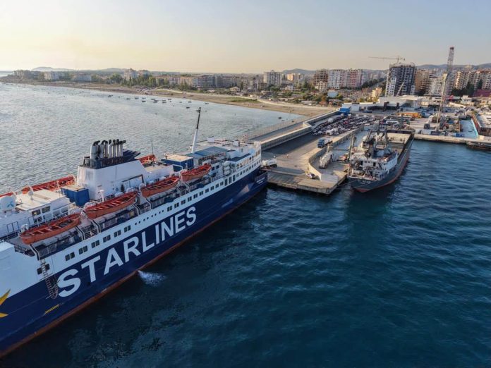 Fluks turistik në Vlorë  8 mijë pasagjerë dhe 2400 automjete në javën e parë të gushtit