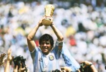 Maradona shënoi golin e ‘Dorës së Zotit’ në vitin 1986, topi i famshëm shitet në ankand për 3.35 milionë dollarë