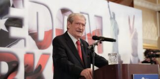 Berisha u premton shqiptarëve në New Jersey se do përmirësojë marrëdhëniet me SHBA