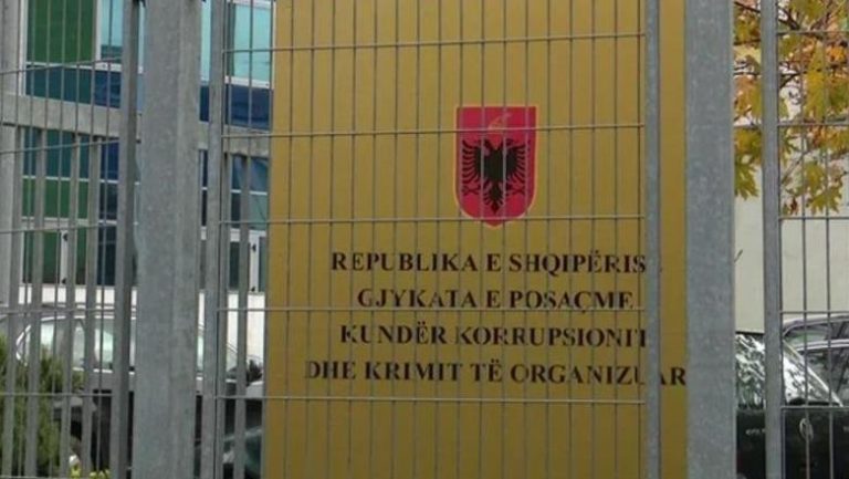 Gjykata Administrative urdhëron Ministrinë e Financave dhe Thesarin të kalojnë pagat për GJKKO