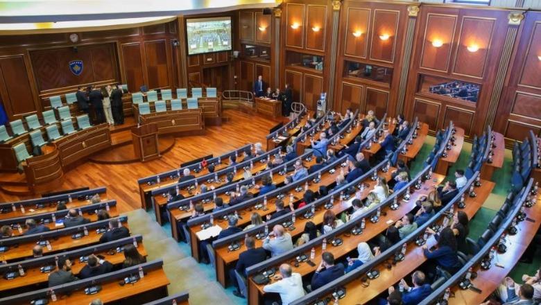 Kriza në Kosovë  sot vazhdon seanca konstituive  Vetëvendosje pritet të votojë Vlora Çitakun dhe Kujtim Shalën për nënkryetarë të Kuvendit