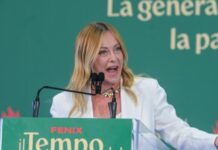 ‘Fëmijët italianë nuk duhet të ndihen pakicë në klasat e tyre’ Meloni paralajmëron rregulla të reja për shkollat në Itali: Kufi për numrin e nxënësive të huaj dhe ndalim të burkës