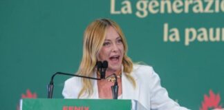 ‘Fëmijët italianë nuk duhet të ndihen pakicë në klasat e tyre’ Meloni paralajmëron rregulla të reja për shkollat në Itali: Kufi për numrin e nxënësive të huaj dhe ndalim të burkës