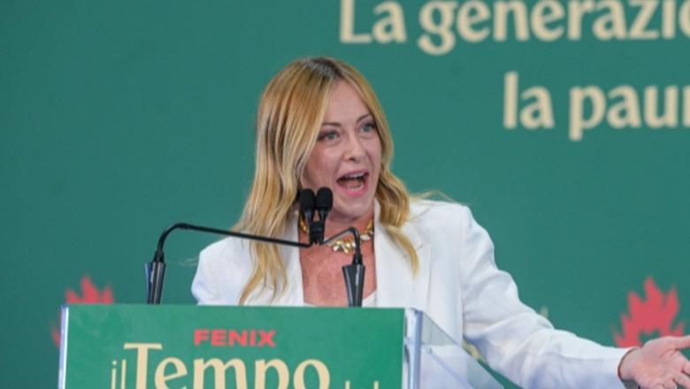  Fëmijët italianë nuk duhet të ndihen pakicë në klasat e tyre  Meloni paralajmëron rregulla të reja për shkollat në Itali  Kufi për numrin e nxënësive të huaj dhe ndalim të burkës