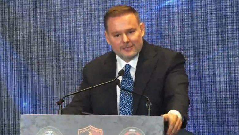 Konferenca e Shoqatës së FBI në Tiranë  Demo  Prioritet rritja e kapaciteteve dhe dixhitalizimi i policisë  Olsian Çela  Strategji të reja për të luftuar krimin