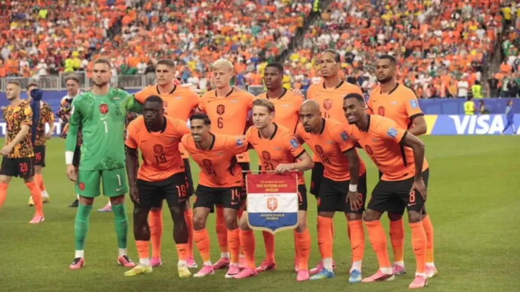 Revolucion te Holanda  Xavi Hernandez shpall grumbullimin e tij të parë si timonier i  Tulipanëve 