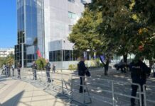 Vendimi i Hagës/ “Pa maska, me fytyrat tona”, veteranët e UÇK protestë në Prishtinë, policia shton masat e sigurisë