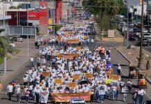 “Mjaft me vrasjet”/ Mijëra meksikanë dalin në rrugë kundër kartelit Sinaloa, 3,000 viktima në dy vite!