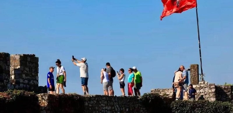 Rama  27 mijë vizitorë janë ngjitur në Kalanë Rozafa gjatë Gushtit