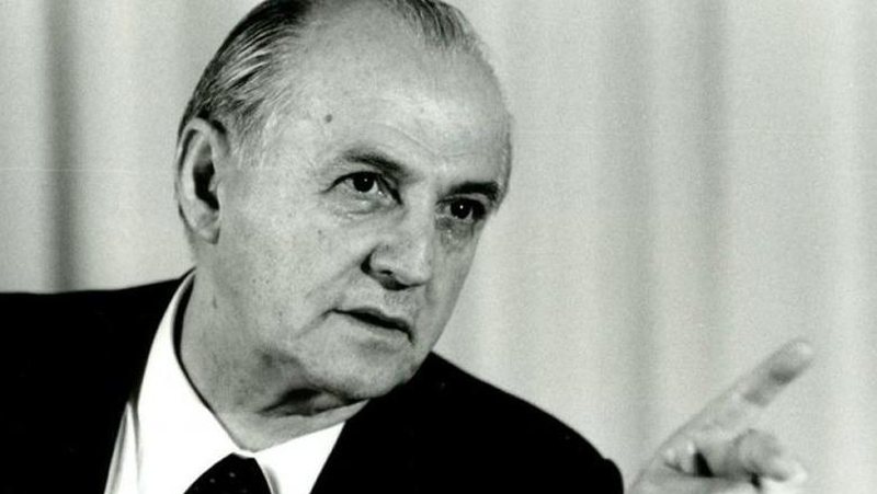 Raporti sekret për Ramiz Alinë në vitin 1990  Rite fetare e kryqe në Himarë e Dhërmi  turistët dyshohen si agjentë grekë