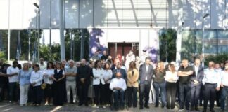 “Kosova mbahet peng nga Kurti”, PDK dhe AAK në protestë para qeverisë