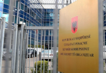 Rregullorja e re kufizon mediat/ GjKKO nuk tërhiqet, mbyll grupin në Whatsapp të gazetarëve që nuk u akredituan