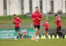 Panik te Kombëtarja para ndeshjes me Bjellorusinë, mbrojtësi kuqezi shfaq probleme në Spanjë