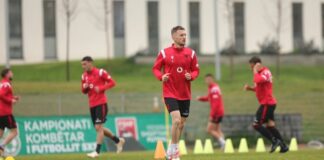 Panik te Kombëtarja para ndeshjes me Bjellorusinë, mbrojtësi kuqezi shfaq probleme në Spanjë