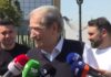 Berisha ekzaltohet nga RINASI që po shkon në SHBA, merr gazetarët për reklamë