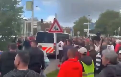 Vendimi i Gjykatës Speciale  mbështetësit e ish krerëve të UÇK së përplasen me policinë në Hagë