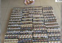 Kontrabandë mallrash nga Greqia, arrestohen 2 persona, sekuestrohen mbi 22 mijë euro, si dhe veshje e steka cigaresh