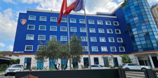 Video-ja e shoqërimit të qytetarit në Kuçovë, pezullohen nga detyra tre punonjësit e Policisë