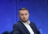 Ushtritë e tastierës përkundrejt interesit Kombëtar