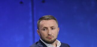Ushtritë e tastierës përkundrejt interesit Kombëtar