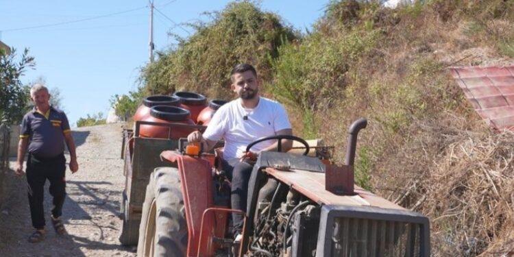 Nafta fik traktorët  fermeri habitet nga çmimi  Po e blejmë njësoj si makinat luksoze  serbatori bosh 