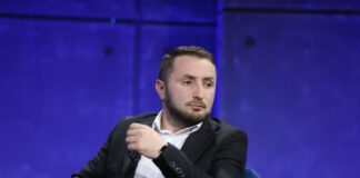Ushtritë e tastierës përkundrejt interesit Kombëtar