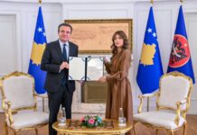 Albulena Haxhiu e dekreton Albin Kurtin për kryeminister