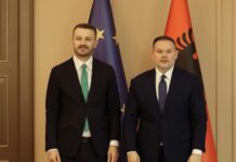 Ministri Demo pret në takim ministrin e Administratës Publike të Malit të Zi, Marash Dukaj: Shkēëmbim përvojash në rrugën e përbashkët drejt BE. Krenar për shqiptarët në Mal të Zi