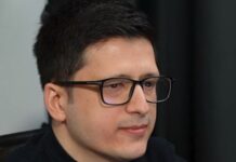 PD në mbrojtje të pagave të “persekutorëve” të saj