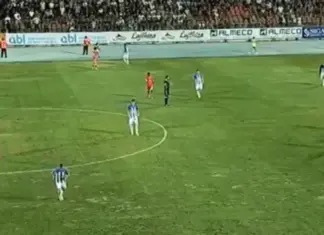 Skënderbeu reagon në Korçë, Tirana me 10 lojtarë shpëtohet nga shtylla, barazon 1-1