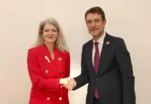 Hoxha takohet me Nënsekretaren e shtetit, ministri: Fokus te mbrojtja, siguria dhe NATO, avancojnë interesat e përbashkëta