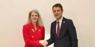 Hoxha takohet me Nënsekretaren e shtetit, ministri: Fokus te mbrojtja, siguria dhe NATO, avancojnë interesat e përbashkëta