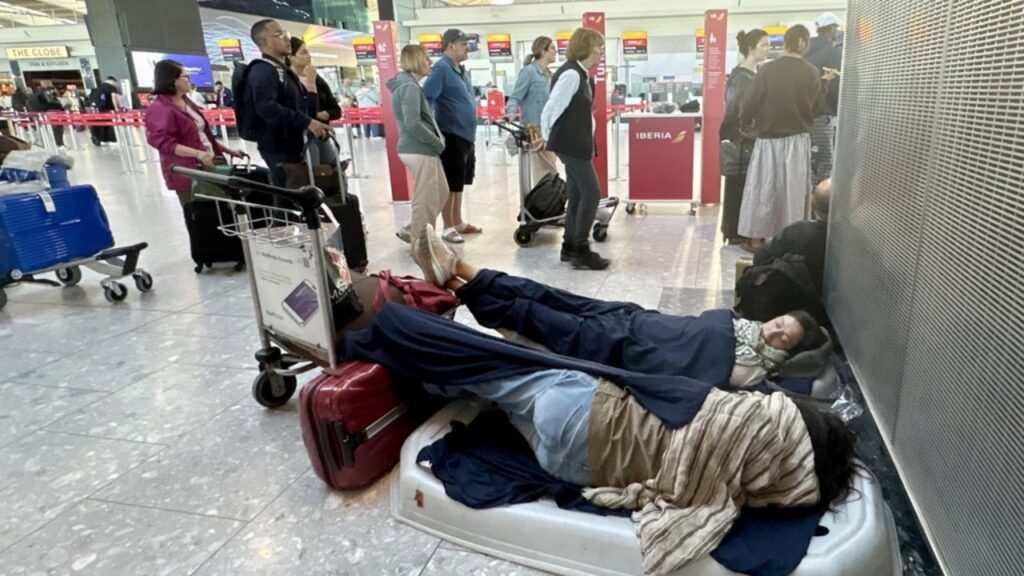Kaos në fluturime në disa aeroporte të Britanisë  raportohen vonesa dhe ndërprerje