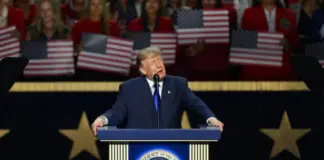 Trump premtoi 5 mijë dollarë për çdo amerikan nëse republikanët fitojnë zgjedhjet e nëntorit, sa i ligjshëm është shpërblimi që garanton presidenti nëse triumfon?