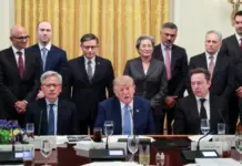 “Darka e teknologjisë” në Shtëpinë e Bardhë/ Trump mbledh në një tryezë Musk, Zuckerberg, Bezos dhe drejtuesit e gjigantëve të AI