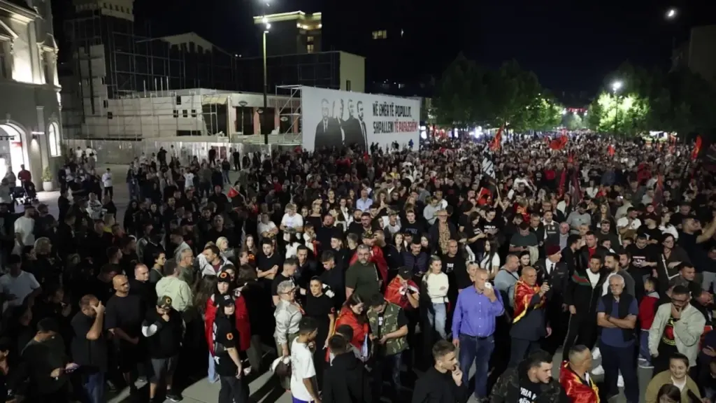 Përshkallëzohen protestat në Kosovë  paralajmërohet tubim kombëtar më 1 tetor kundër dënimeve të ish liderëve të UÇK