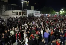 Përshkallëzohen protestat në Kosovë, paralajmërohet tubim kombëtar më 1 tetor kundër dënimeve të ish-liderëve të UÇK