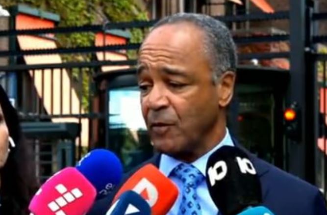  Godita kokën me grushte kur gjykatësi tha në emër të popullit të Kosovës   Avokati i Thaçit  Është i gatshëm të vazhdojë të luftojë