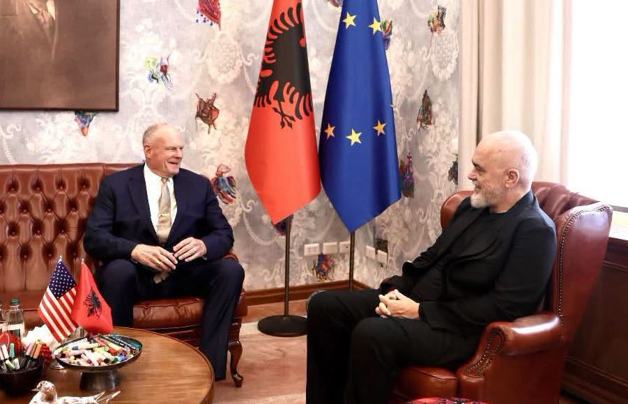 Ambasadori i ri amerikan Eric Wendt takim me Ramën