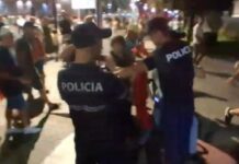 Rrethuan 2 orë hyrjen e Kryeministrisë dhe u përplasën me policinë, 14 protestues të arrestuar