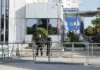 Frikë për përshkallëzim? Qeveria e Kosovës merr masa, rrethohet me gardh metalik. Policia në gatishmëri
