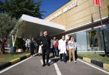 Ministri Nufi, vizitë në Spitalin e Mirditës: Do të shndërrohet në Polin e Veriut për Traumat